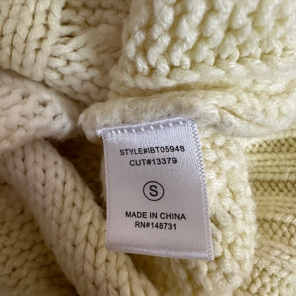 Blue BlushV-Neck Ombré Sweater - Picture 4 of 5